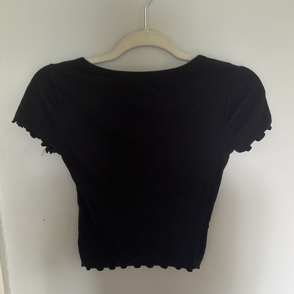 Cropped black must have Hollister tee. - Picture 3 of 3